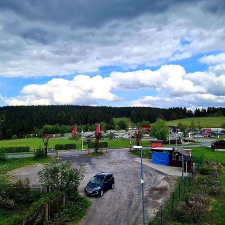 Am Rennsteig Apartamento Masserberg Exterior foto