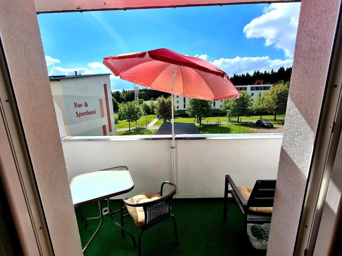 Am Rennsteig Apartamento Masserberg Exterior foto